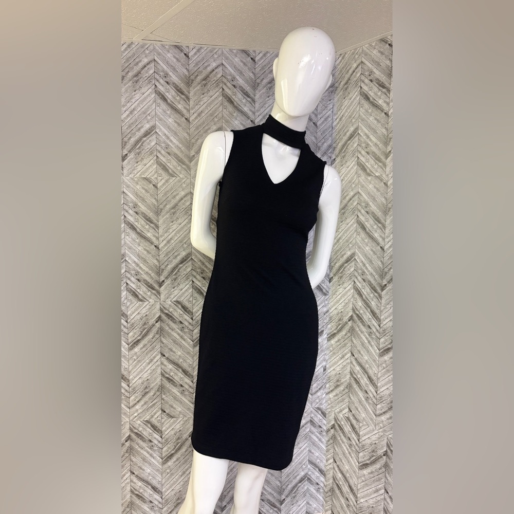 Jesse R. by Lori Michaels Elegant Black Keyhole Midi Dress, side small stretchy
